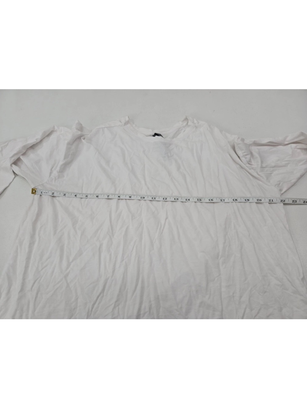 VUORI Long-Sleeve Feather Tee White Size M Womens - Picture 5 of 6